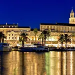 Comfortable With Great And Sea View Split