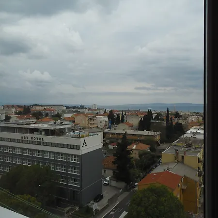 Apartment Comfortable With Great And Sea View Split